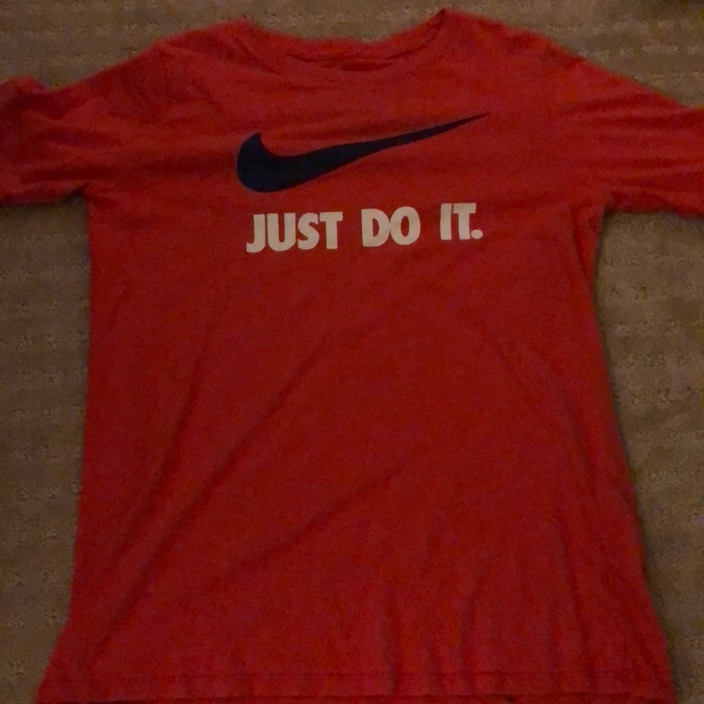 Red Nike “Just Do It” Shirt Size Boys XL